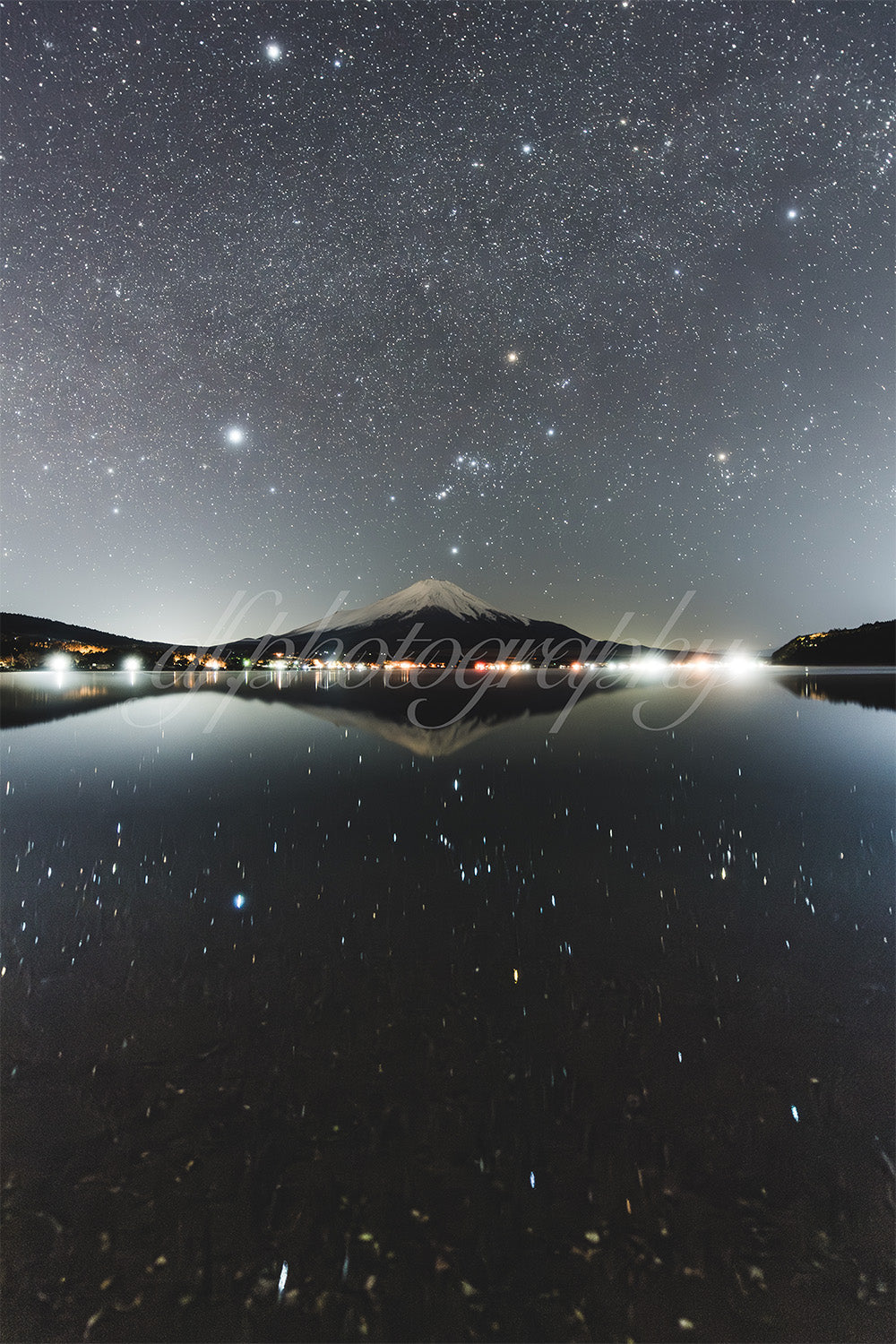 冬の星空と富士と山中湖